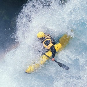 开云电竞赛事-_水上漂流：在河流溪谷中进行的极限挑战_，水上漂流运动满足的条件