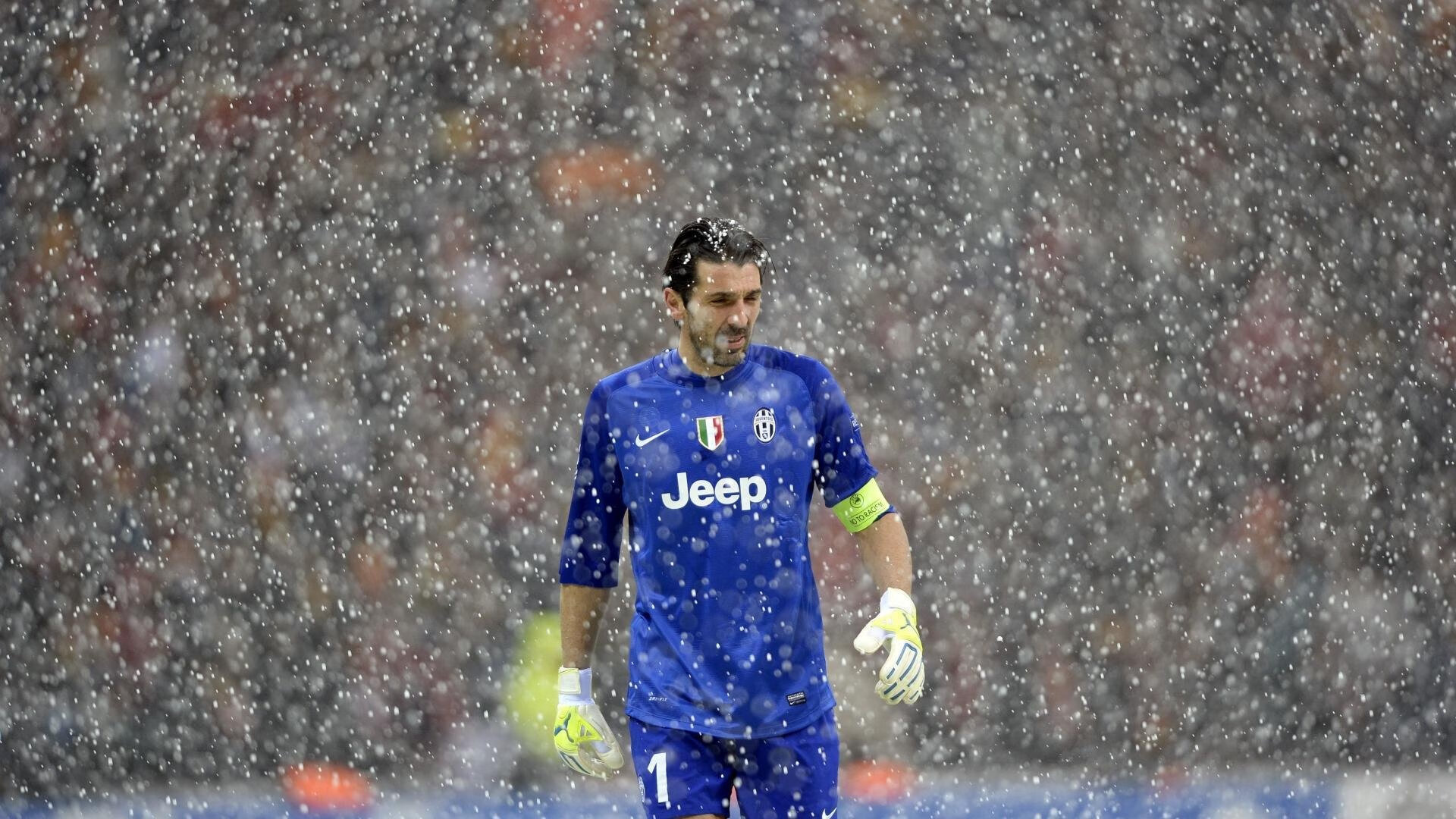 _水上漂移车表演：速度与水花的碰撞_，小车水上漂移